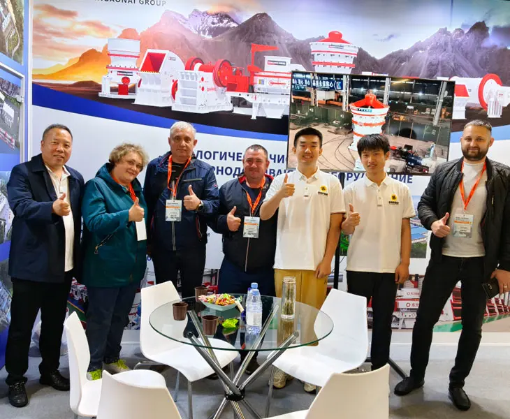矿业展会现场图片
